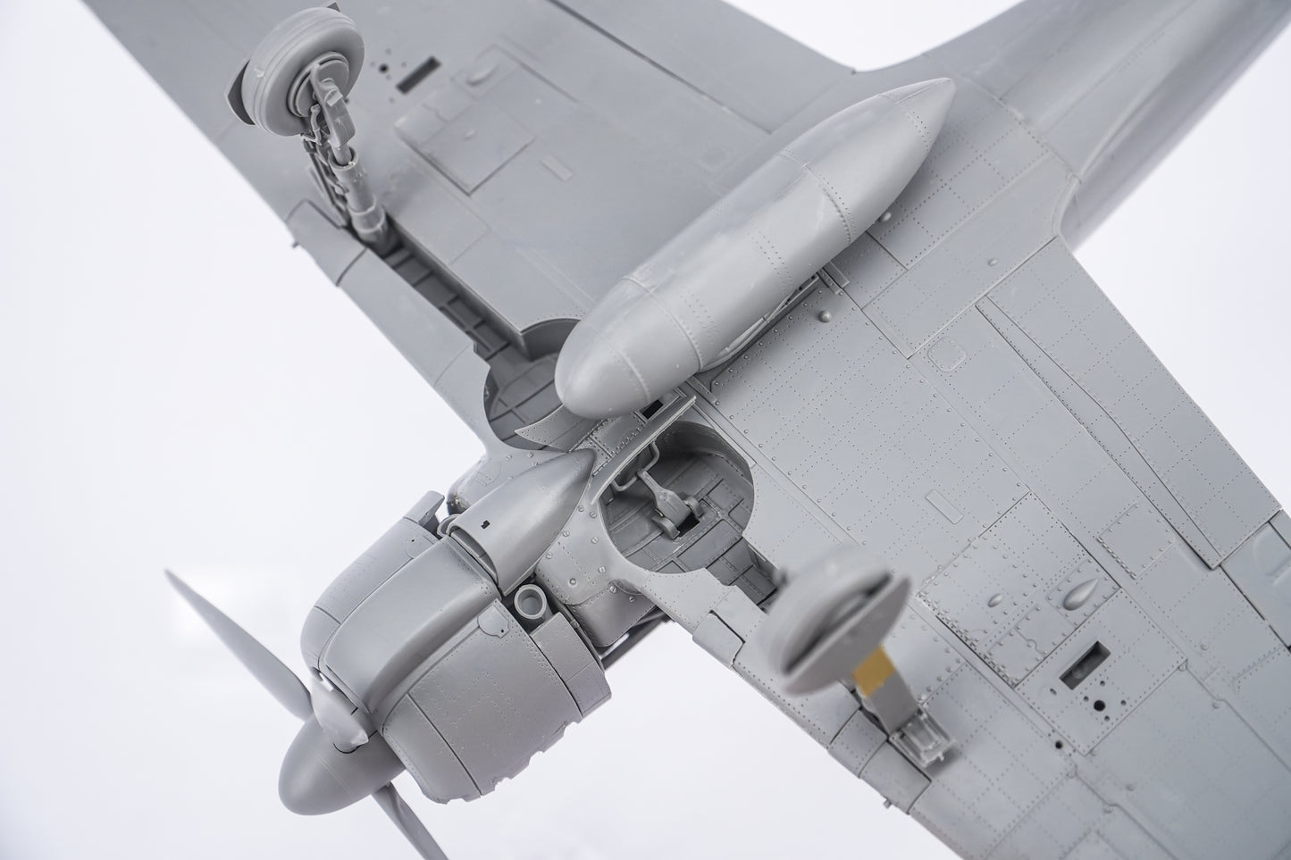 Border Model 1/35 A6M2 Zero Fighter w/ Interior of the Engine and Weapons (Okinawa 1945)
