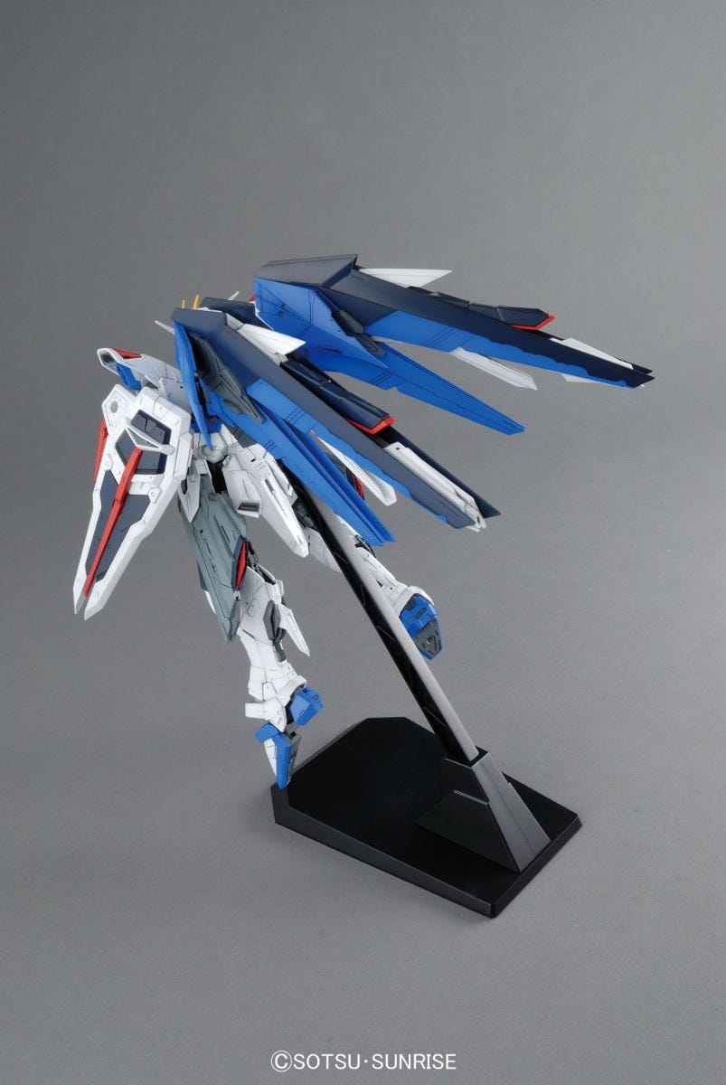 Bandai MG 1/100 Freedom Gundam (Ver. 2.0) - Mobile Suit Gundam SEED