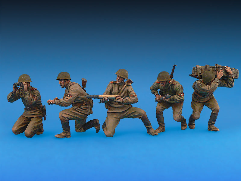 Miniart 1/35 Soviet Artillery Crew Special Edition