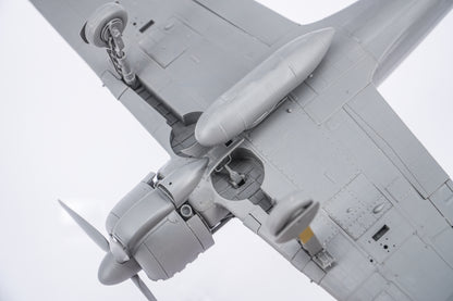 Border Model 1/35 A6M2 Zero Fighter w/ Interior of the Engine and Weapons (Okinawa 1945)