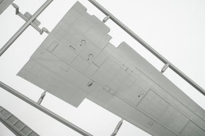 Border Model 1/35 A6M2 Zero Fighter w/ Interior of the Engine and Weapons (Okinawa 1945)