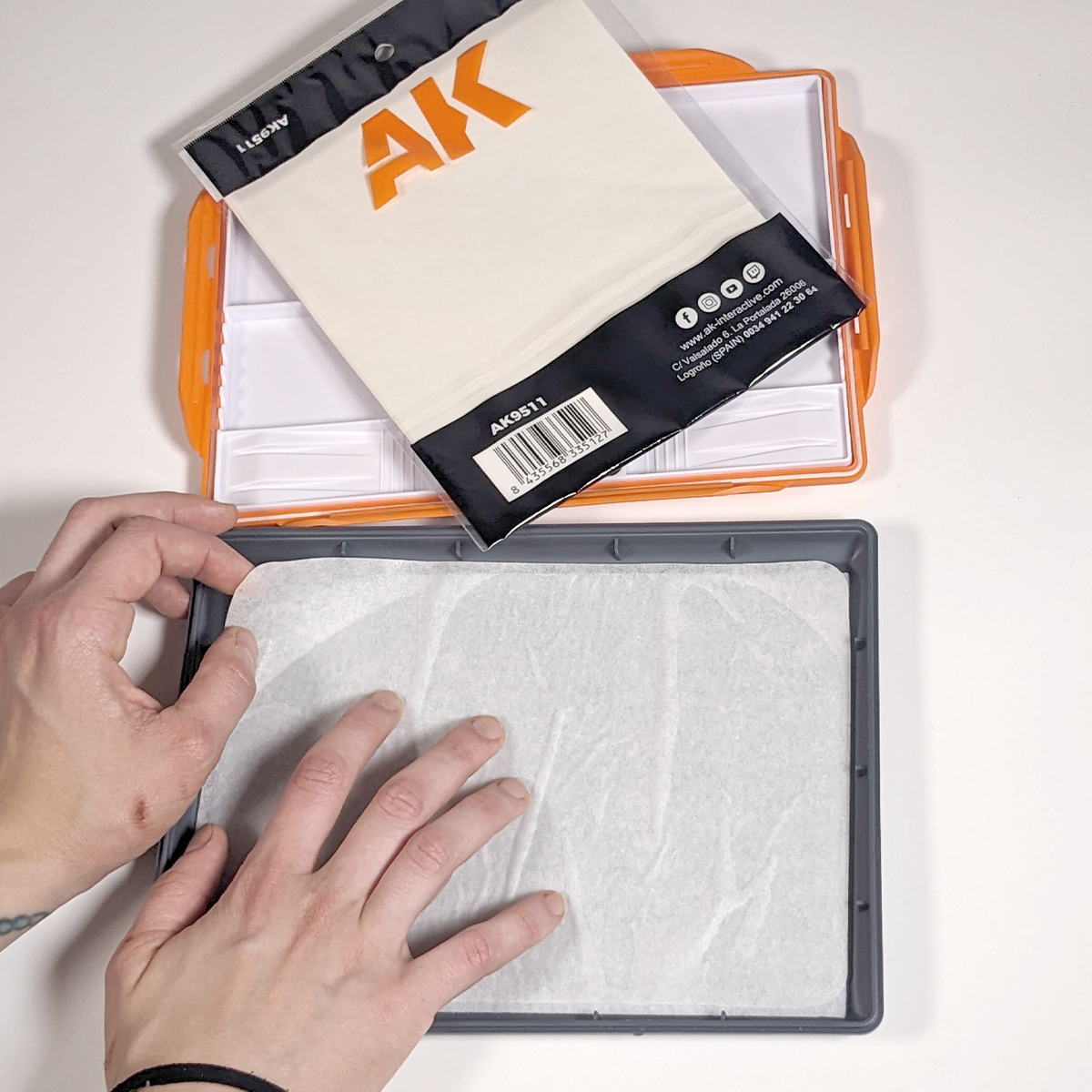 AK Interactive Wet Palette (Includes 40 Papers Sheets + 2 Wipes)