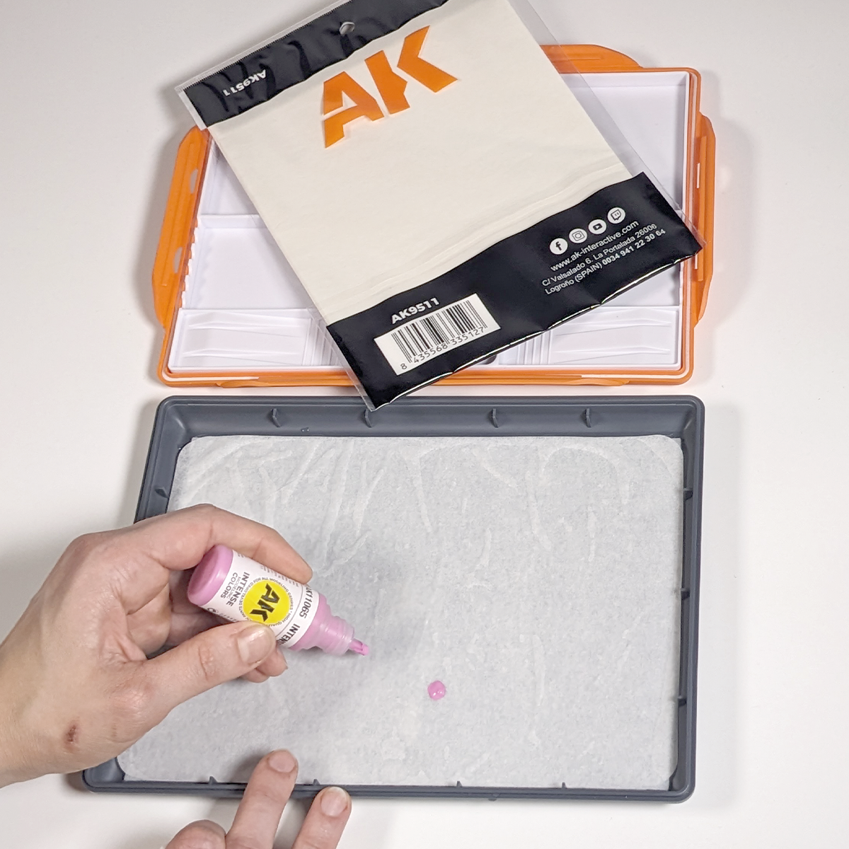 AK Interactive Wet Palette (Includes 40 Papers Sheets + 2 Wipes)