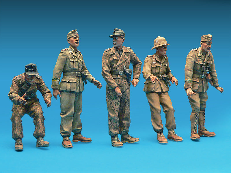 Miniart 1/35 German Armoured Car Crew