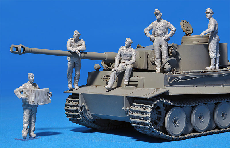 Miniart 1/35 German Tank Crew (Normandy 1944) Special Edition