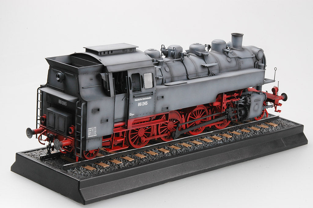 1/35 WWII German BR86 Armored Steam Locomotive